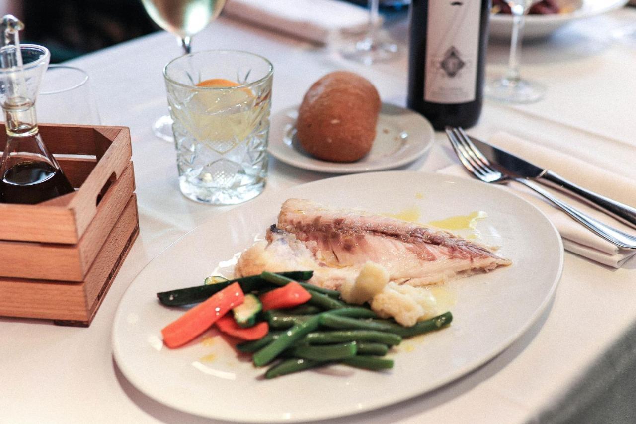 Hotel & Restaurant Marina 팔라모스 외부 사진